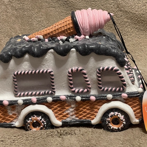 Candy Corn Lane LED Lighted Halloween Gingerbread Ice Cream Van - Picture 3 of 9